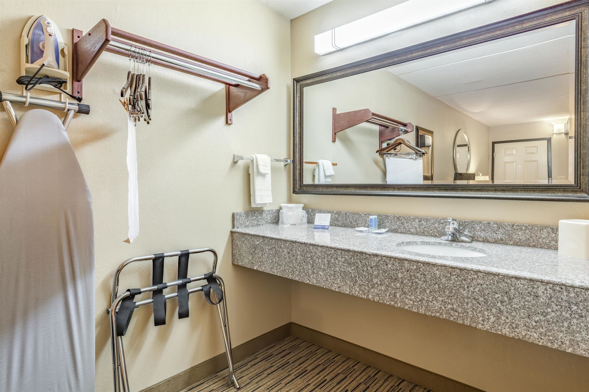 Hotel Surestay By Western North